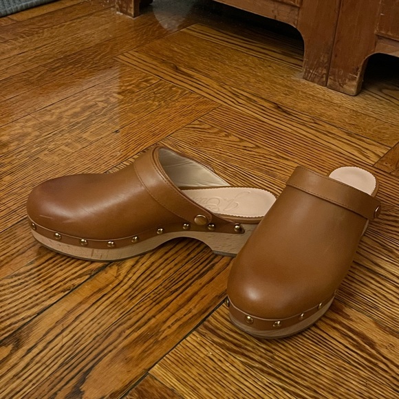 J. Crew Studded Camel Leather Convertible Wooden Clogs - Picture 3 of 12